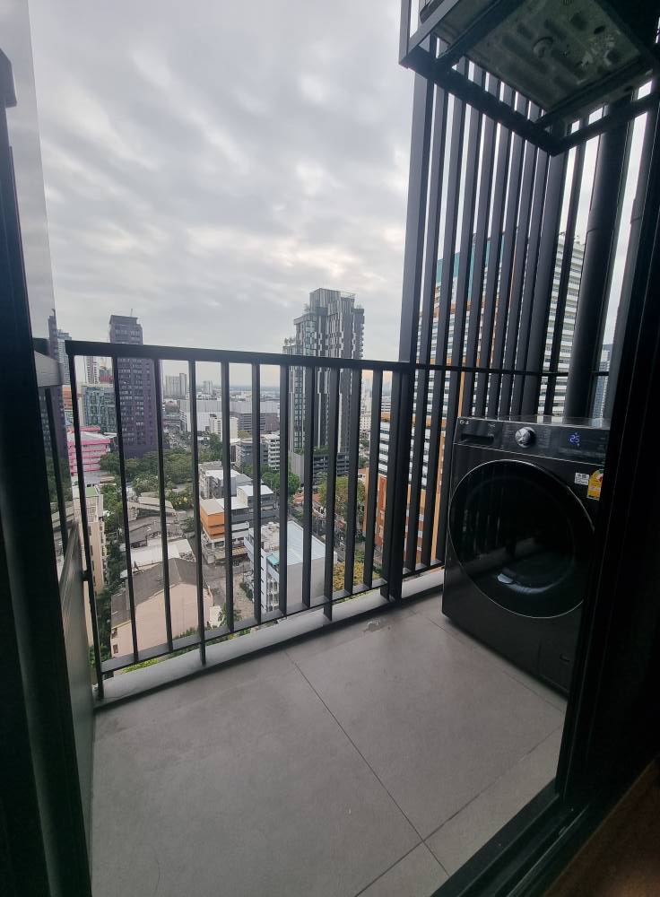 High Rise โซนพื้นที่ BTS เอกมัย ให้เช่าห้องเลี้ยงสัตว์ได้แบบ 1ห้องนอน 1ห้องน้ำ คอนโด MARU Ekkamai 2 (มารุ เอกมัย 2) ขนาดห้อง 30 ตรม. ชั้น 18