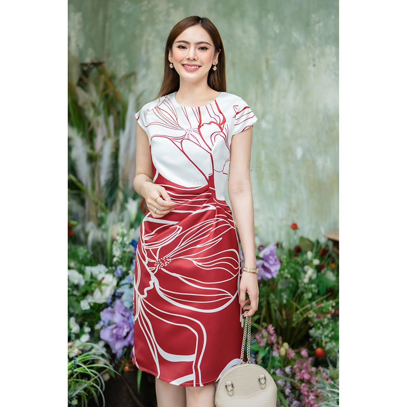 kudapy เดรสสั้นสีแดง/สีดำ เนื้อบาง ตีเกรดตรงเอว งานมีซับในและชิกช่อนหลังใส่สบาย