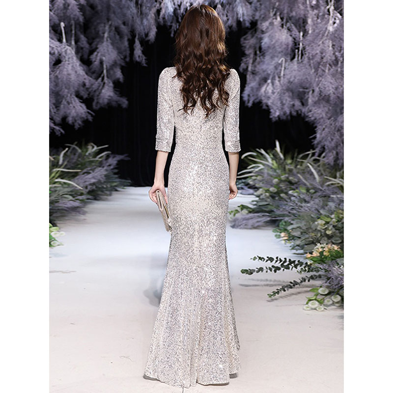 kudapy เดรสยาวสีเทาเงิน เดรสปักเลื่อมแขนสามส่วนกระโปรงทรงหางปลาหน้าสั้นหลังยาว เรียบหรูดูแพง สวยดูดี แบบสวยทันสมัย