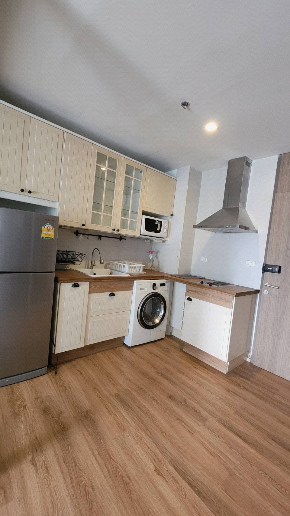 ให้เช่าคอนโด Noble Refine (โนเบิล รีไฟน์) โซนพื้นที่ BTS พร้อมพงษ์ สุขุมวิท 26 ห้องแบบ Studio/ 1ห้องน้ำ / โซนครัวปิด ขนาดห้อง 35 ตรม. ชั้น 19