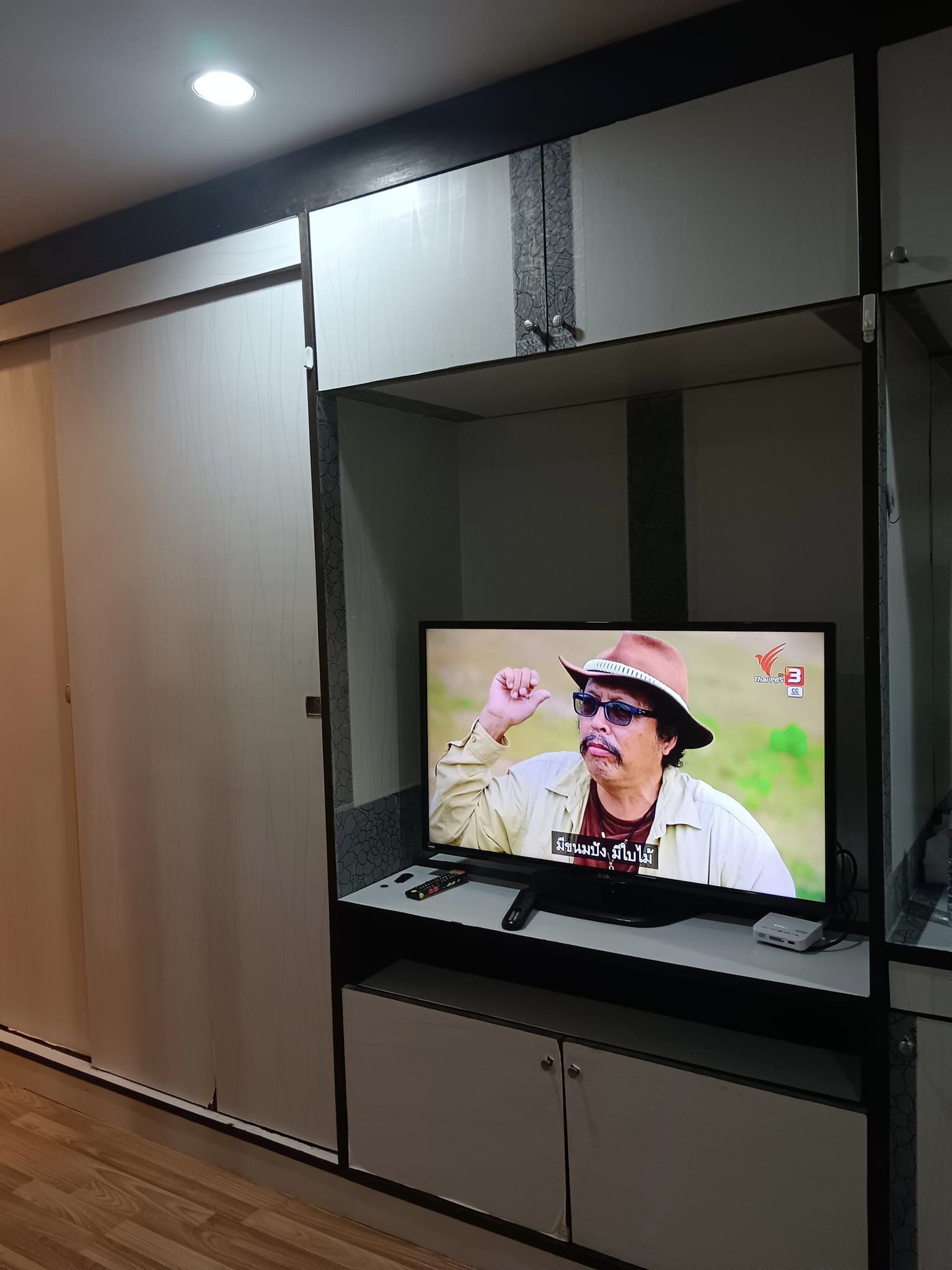 ให้เช่าคอนโด Regent Home 15 Changwattana (รีเจ้นท์ โฮม 15 แจ้งวัฒนะ) - ตกแต่งเฟอร์ครบวิวสระมีเครื่องซักผ้า - การเดินทาง: BTS วัดพระศรี