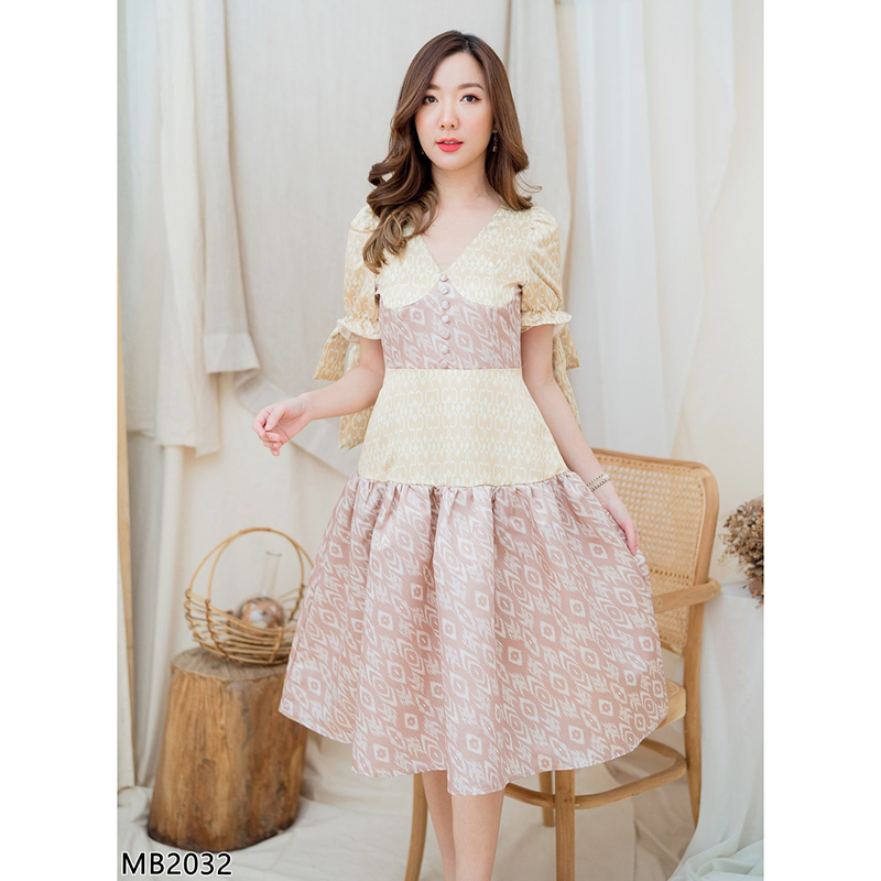 kudapy เดรสสั้นผ้าไทยแขนจั้มสีเหลือง คอวีแขนตุ๊กตา แต่งผูกโบว์ลายไทย ผ้าสวยทิ้งตัวสบาย