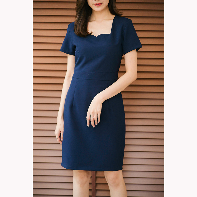 kudapy เดรสสั้นสีดำ/สีกรม คอหัวใจแขนสั้น เข้ารูปเอว ทรงสวยเป๊ะมาก เนื้อผ้าหนามีน้ำหนัก ซับในทั้งตัว