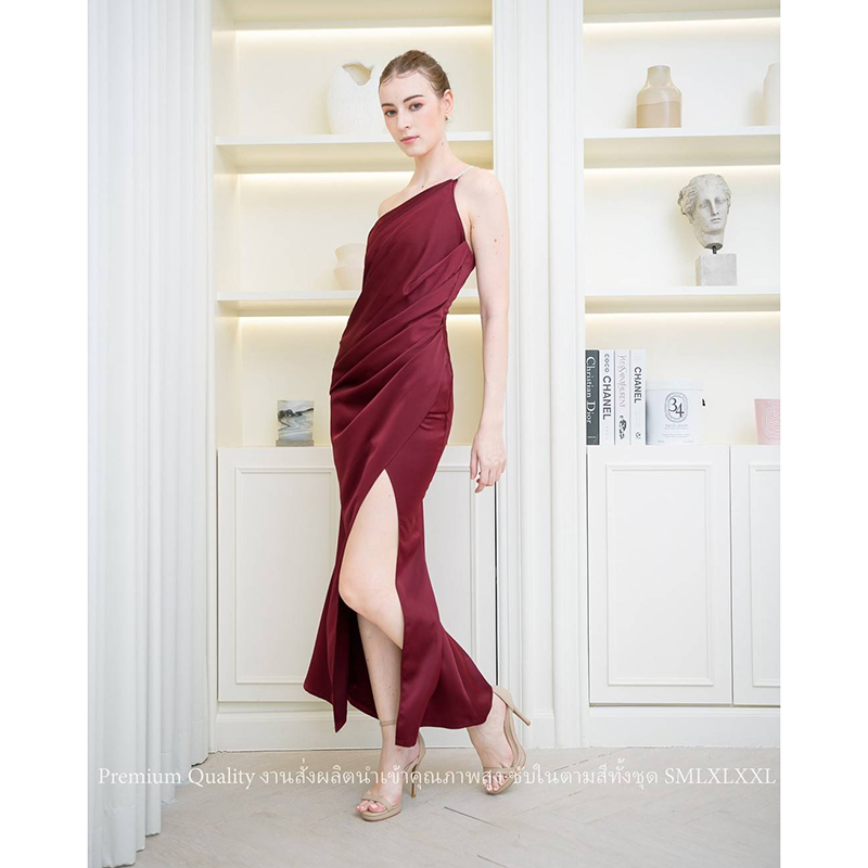 kudapy เดรสยาวสีน้ำตาลอิฐ/สีเลือดหมู/สีกรม/สีชมพูอ่อน ชุดราตรีไหล่เบี่ยงแต่งสายเพชรคู่