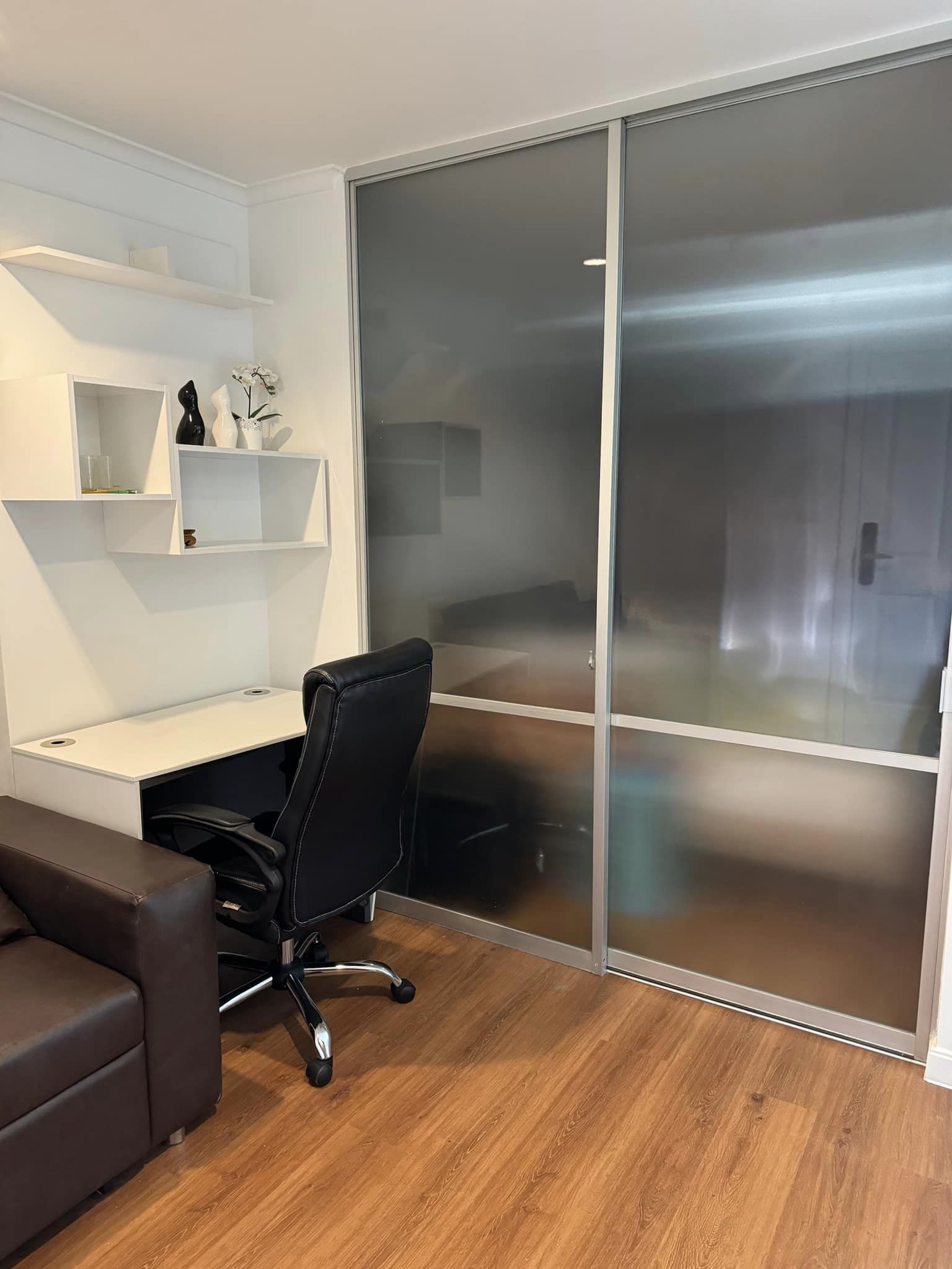 ขายด่วนคอนโด ลุมพินี เพลส พระราม 4-กล้วยน้ำไท (Lumpini Place Rama 4-Kluay Nam Thai) - เพิ่งรีโนเวทห้องสวยเฟอร์เครื่องใช้ไฟฟ้าครบครั้น - การเดินทาง: ใกล้ BTS พระโขนง