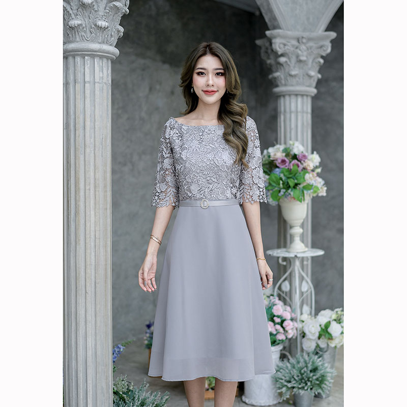 kudapy เดรสสั้นสีชมพู/สีเทา ลูกไม้เงาทรงแขนศอก ด้านบนเป็นผ้าลูกไม้เงาเนื้อดี ช่วงกระโปรงเป็นผ้าชิฟฟ่อนพริ้วๆ ทรงบานเล็กน้อยกำลังสวย