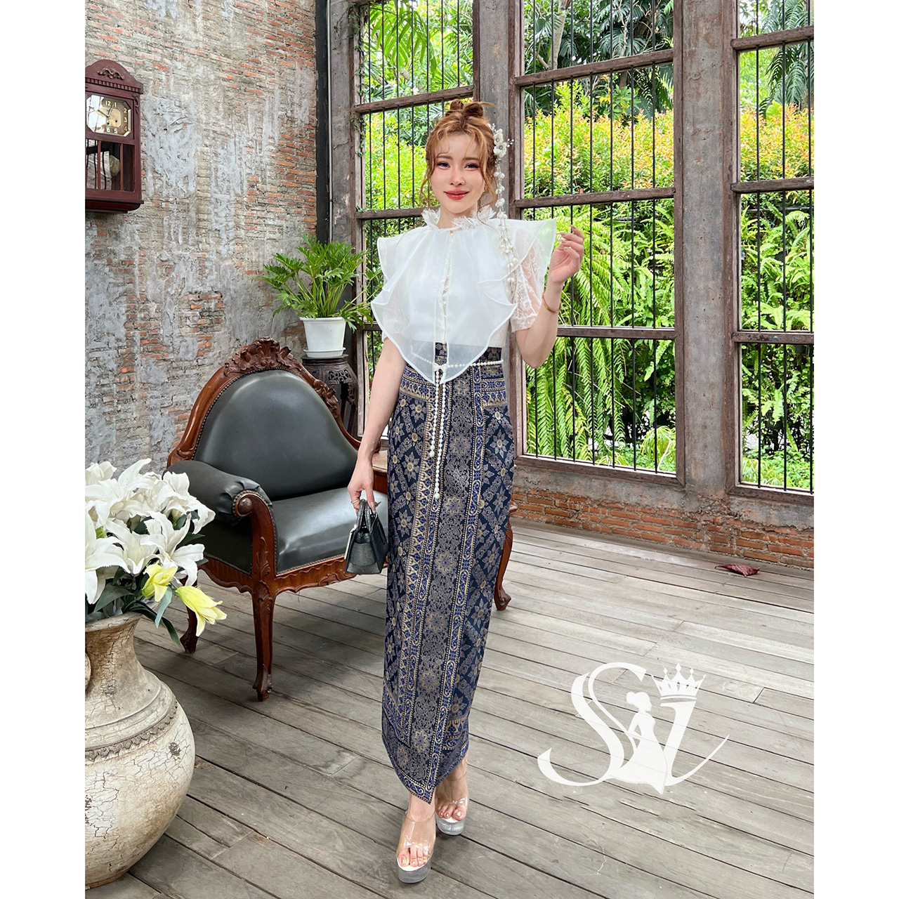 kudapy ชุดเซ็ท ลูกไม้แขนต๊กตา แต่งระบายทรงระย้า กระดุมมุกหรูหรา มีซับในสอง 2 ชั้น ผ้าถุงสำเร็จรูป ผ้าฝ้ายทอลายบุพเพ มีซิปหลัง