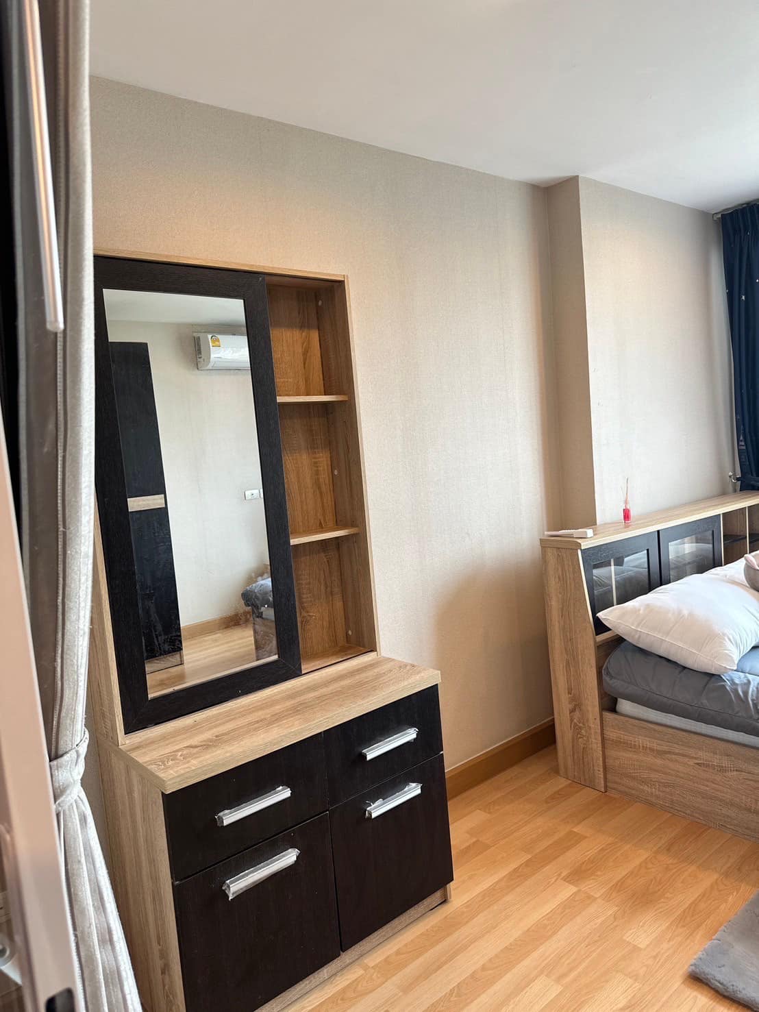 ปล่อยเช่าคอนโด The Raffles (เดอะ ราฟเฟิล) ติดถนนลาดพร้าว 42/1 - 1ห้องนอน 1ห้องน้ำ 1ห้องนั่งเล่น - ใกล้ ใกล้ MRT ภาวนา ลาดพร้าว - ขนาดห้อง 35 ตรม. ชั้น 8