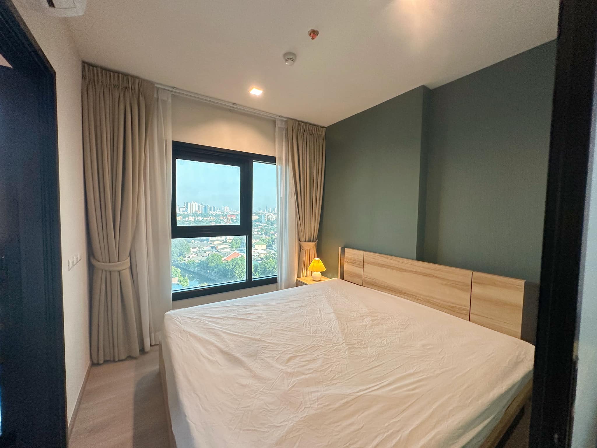 ให้เช่าคอนโด The Base Phetkasem (เดอะ เบส เพชรเกษม) - ตกแต่งเฟอร์ครบน่าอยู่มีเครื่องซักผ้า - การเดินทาง: ใกล้รถไฟฟ้า MRT เพชรเกษม 48