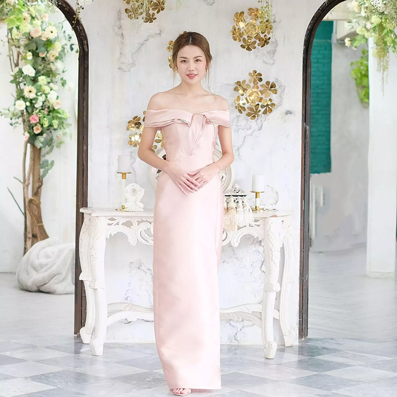 kudapy ชุดราตรียาวใส่ออกงาน สีชมพูโรสโกลด์,สีแดง ,สีเทาเงิน, สีทอง, สีน้ำเงิน ,สีชมพู เดรสเปิดไหล่ โคว้อกทรงเข้ารูป งานมีซับใน สวยมากๆ