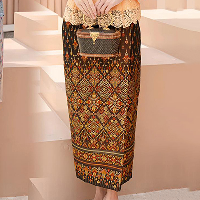 kudapy เซ็ท+เสื้อลูกไม้สีฟ้า/สีเหืองทอง ใยบวบดอกลอยเกรดพรีเมี่ยม ผ้าไหมแพรวากาฬสินทร์สำเร็จรูปอัดกาวอย่างดี