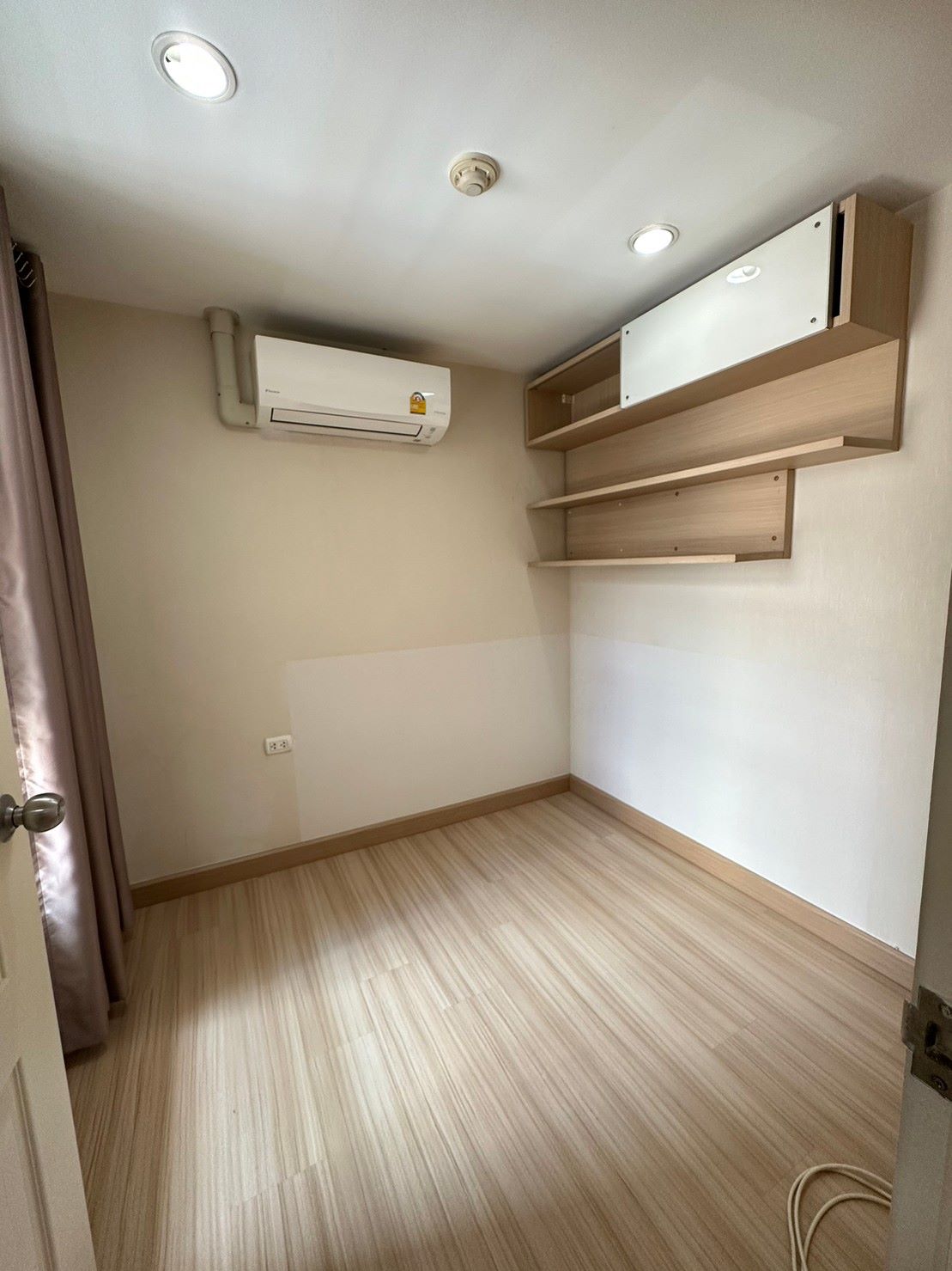 ขายห้องใกล้มหาลัยเกษตรแบบ1ห้องนอน1ห้องอเนกประสงค์สามารถทำเป็น2ห้องนอนได้สอบถามแอด Line ID : Smile-easy ที่ เปรมสิริ บูทิค พาร์ค