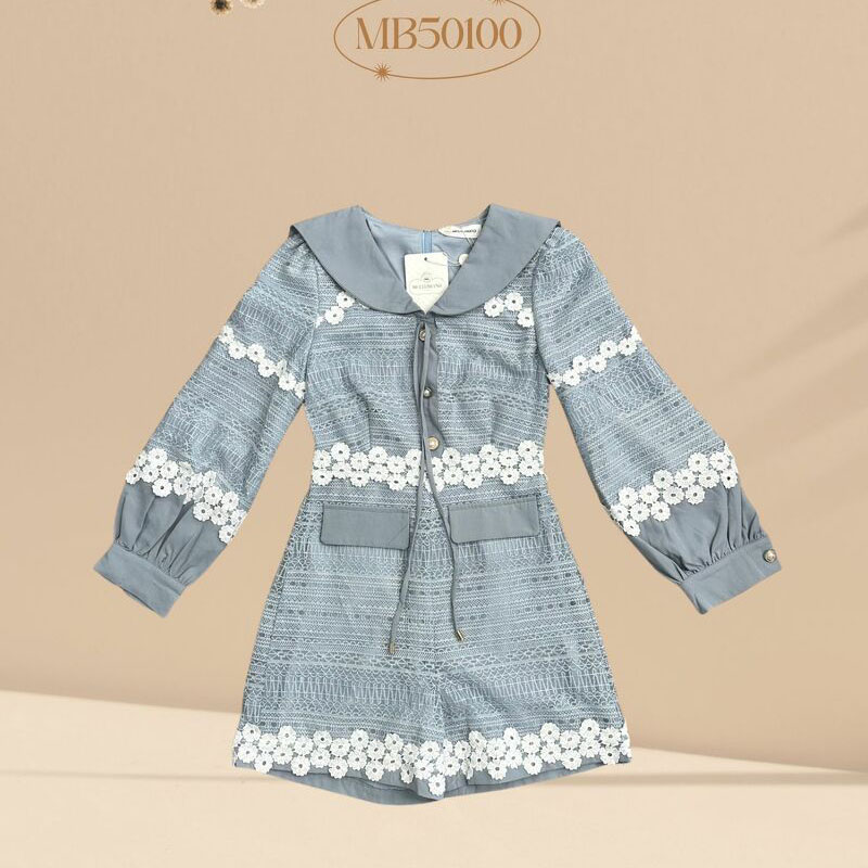 kudapy จั้มสูทขาวขาสั้น ปักลายดอกไม้สุดน่ารัก ทรงคอบัว ติดกระดุม ผูกโบว์ด้านหน้า