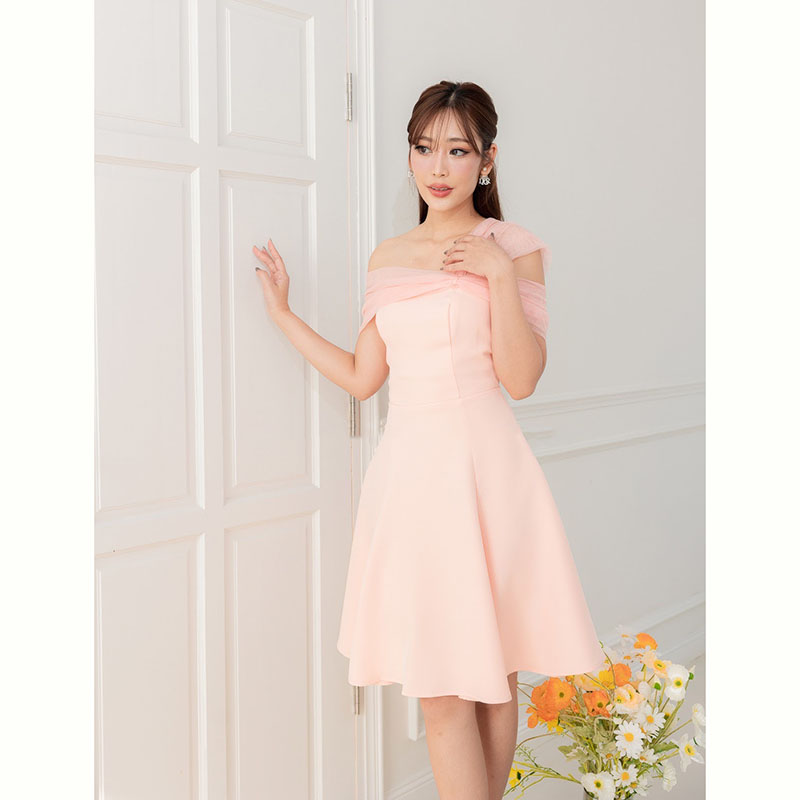 kudapy เดรสสั้นสีเขียว/สีฟ้า/สีกรม พรางช่วงแขนแบบดีงามไม่เยอะไป กระโปรงบาน ทรงน่ารักมาก แถมพรางสะโพกได้ด้วย