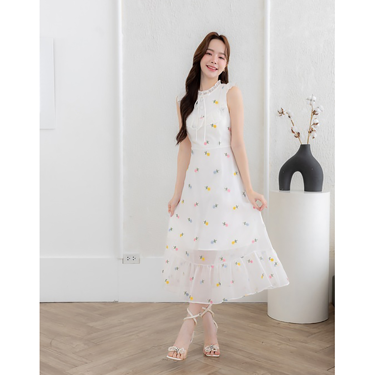 kudapy เดรสยาวสีชมพู/สีขาว คอตตอนปักแต่งผ้าฉลุ