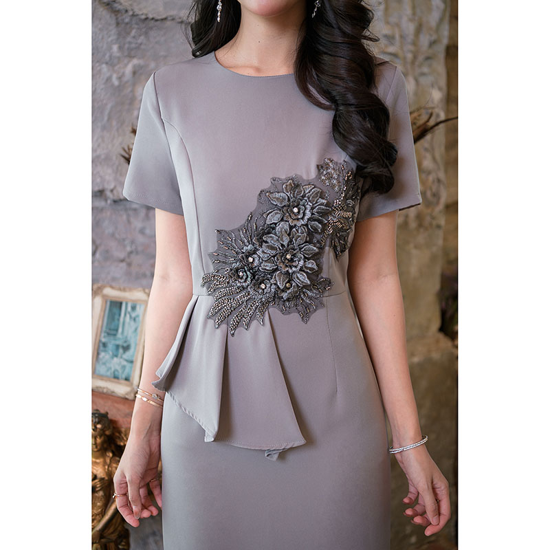 kudapy เดรสสั้นสีเทา/สีม่วง แบบสวยเก๋ สไตล์ทำงาน ลำลองได้ ดีเทลแต่งดอกไม้ประดับเพชรอะไหล่