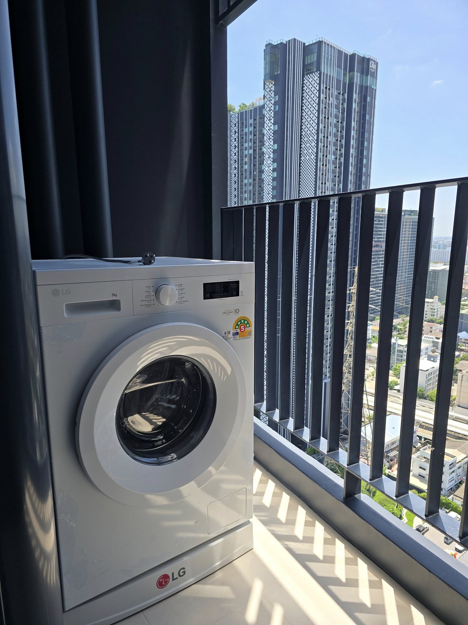 คอนโด Life Ladprao Valley (ไลฟ์ ลาดพร้าว แวลลีย์) High Rise โซนพื้นที่ BTS ห้าแยกลาดพร้าว ให้เช่าห้องแบบ Studio 1ห้องน้ำ 1ครัวปิด ขนาดห้อง 28 ตรม. ชั้น 28