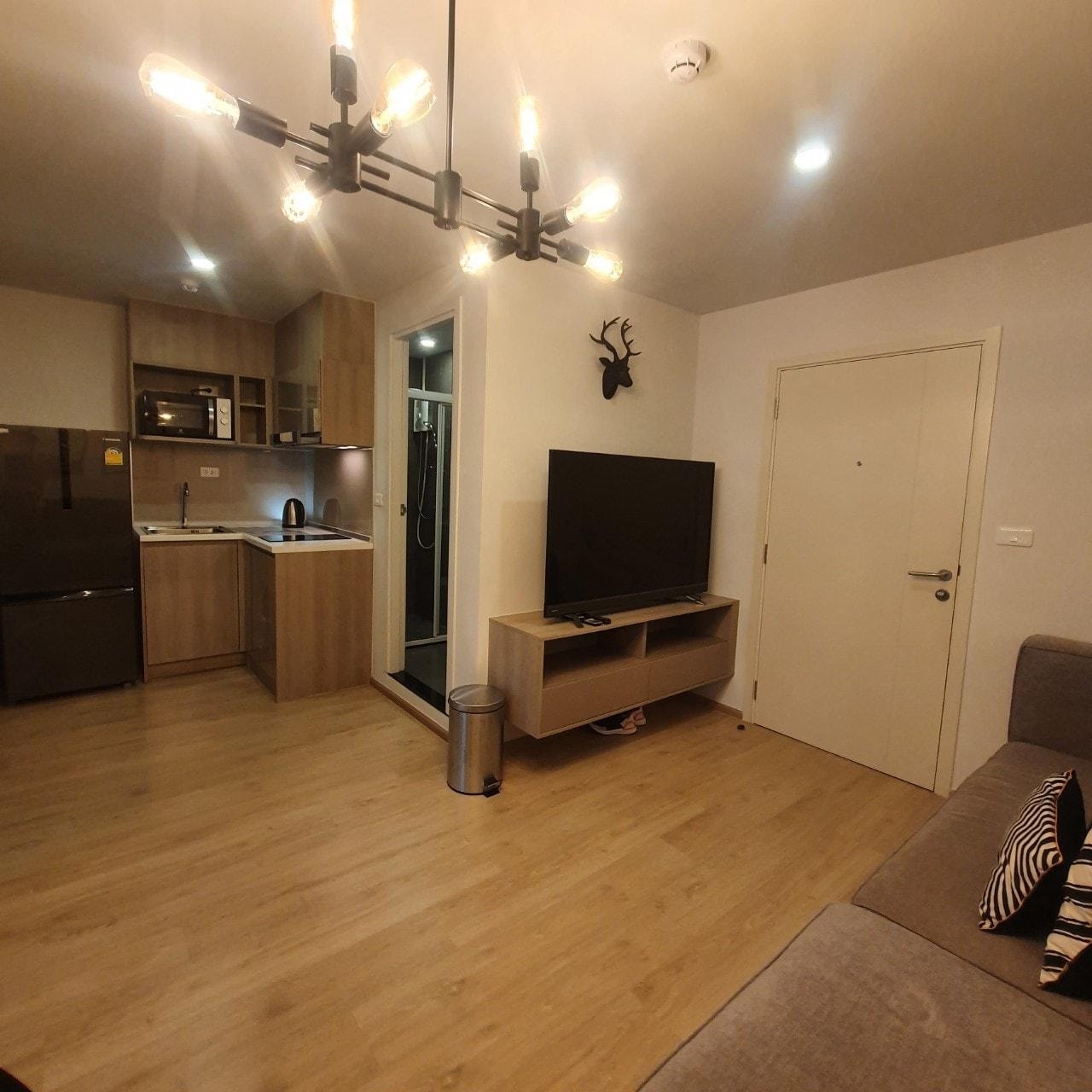 ปล่อยเช่าคอนโด Elio Del Moss Phaholyothin 34 (เอลลิโอ เดล มอสส์ พหลโยธิน 34) - เดินลงสระว่ายน้ำได้เลย 1ห้องนอน 1ห้องเอนกประสงค์ 1ห้องน้ำ 1ห้องนั่งเล่น - ใกล้ BTS เสนานิคม / เกษตร - ขนาดห้อง 35 ตรม. ชั้น 1 ตึก A