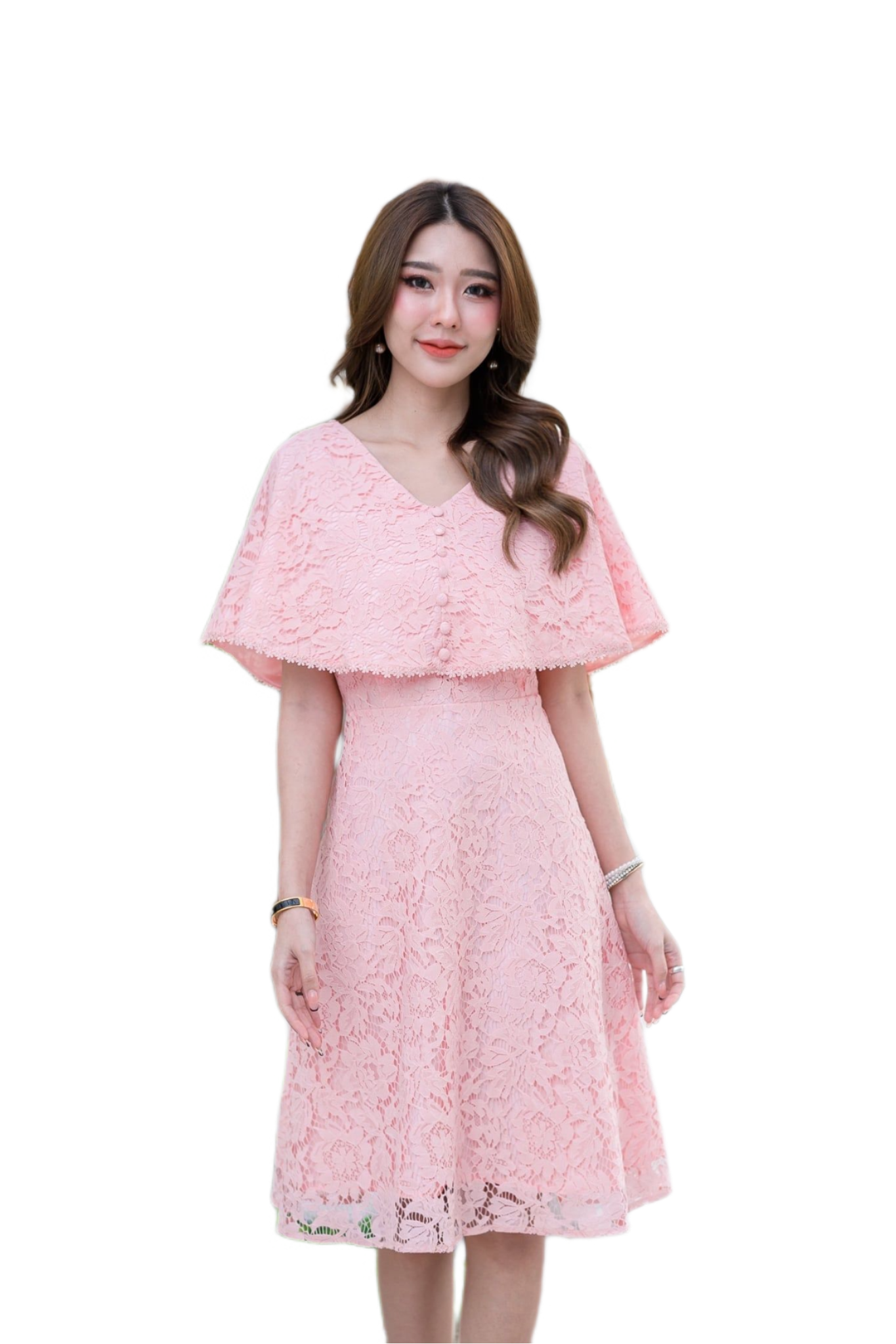 kudapy เดรสสั้นไปงานผ้าลูกไม้เนื้อนิ่มสีเขียว ,สีชมพูโอรส แต่งคลุมไหล่รอบตัวไปถึงด้านหลัง ด้านหน้าอกแต่งกระดุมตามแบบ