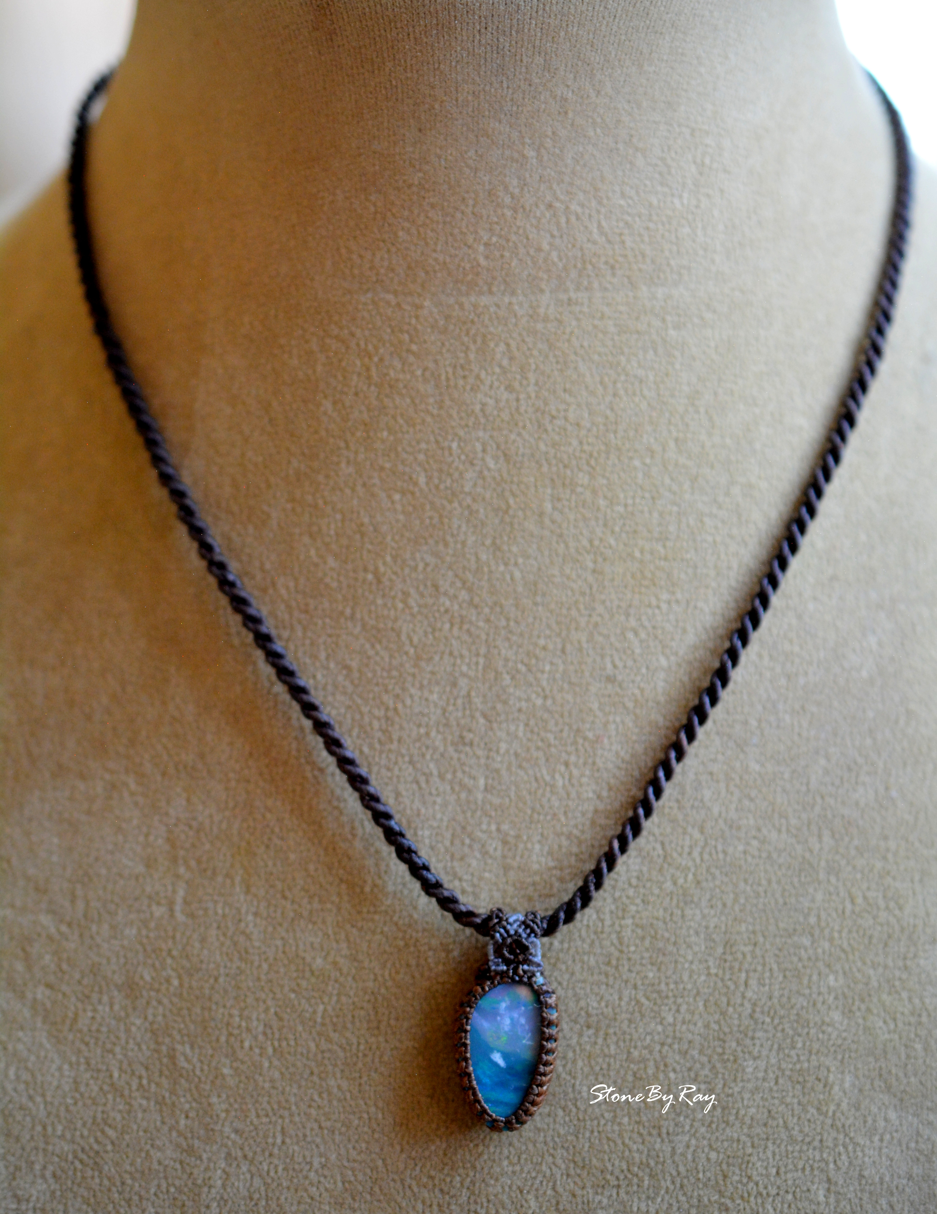 สร้อยคอเชือกถักจี้พลอยโอปอล (Opal)
