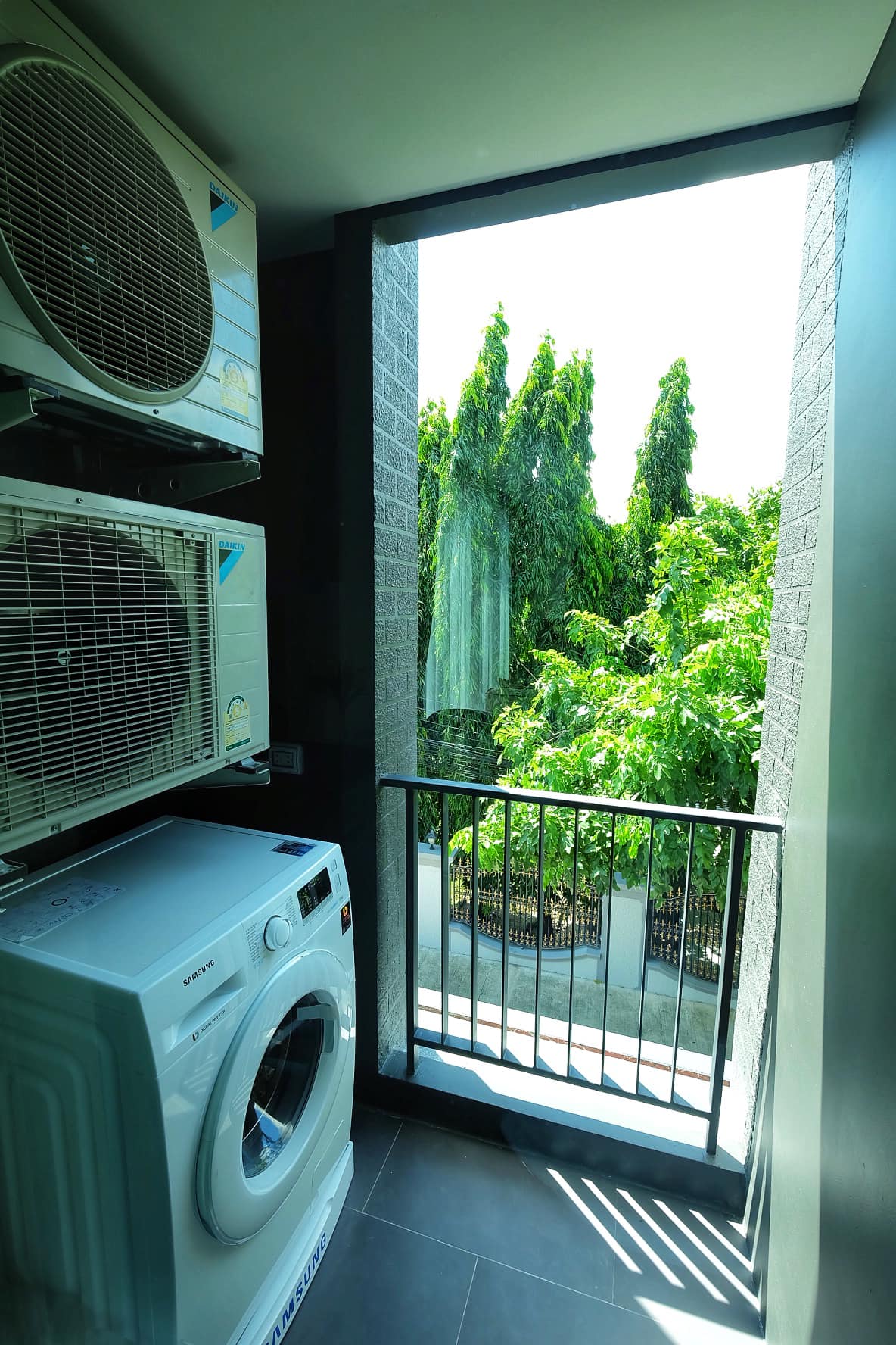 สนใจชมห้องติดต่อได้เลย Line ID: Smile-easy ปล่อยเช่าคอนโด The Unique Ekamai-Ramintra (ดิ ยูนีค เอกมัย-รามอินทรา) - 1ห้องนอน 1ห้องน้ำ 1ห้องนั่งเล่น - ใกล้ Central Festival East Ville - ขนาดห้อง 38 ตรม. ชั้น 2 ตึก A