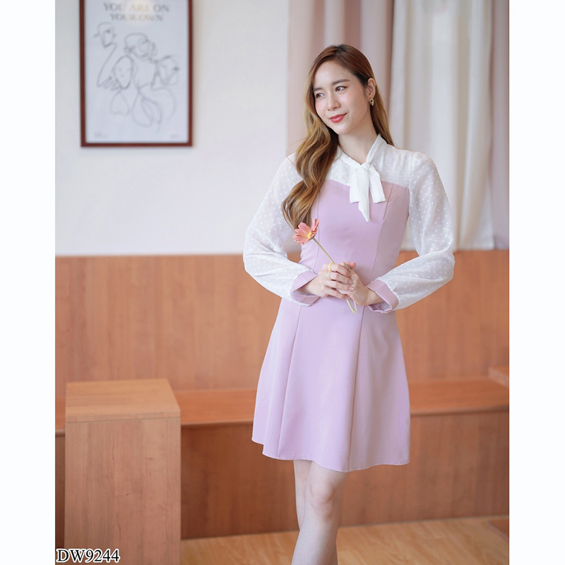 kudapy เดรสสั้นสีน้ำตาล/สีดำ/สีชมพู แขนยาวชีฟองลายนูนแต่งโบว์สวยดูดี