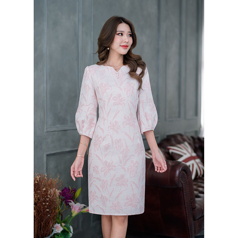 kudapy เดรสสั้นสีโอรสอ่อน/สีโอรสเข้ม(ออกส้ม) ทรงสวยดีไซน์แขนบอลลูน ดีไซน์แตกต่างจากรุ่นเดิมเล่นดีเทลแต่งกระดุมช่วงอกเพิ่มความเก๋ และคอจะเป็นคอกลมผ่าสวยงาม