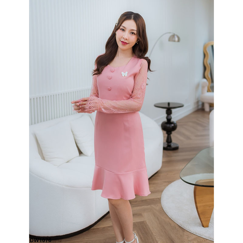 kudapy เดรสสั้นสีดำ/สีชมพู/สีขาว แขนยาวชีฟอง เนื้อเดรสผ้าเรียบ ติดเข็มกลัดผีเสื้อ เรียบร้อย อ่อนหวานมากก