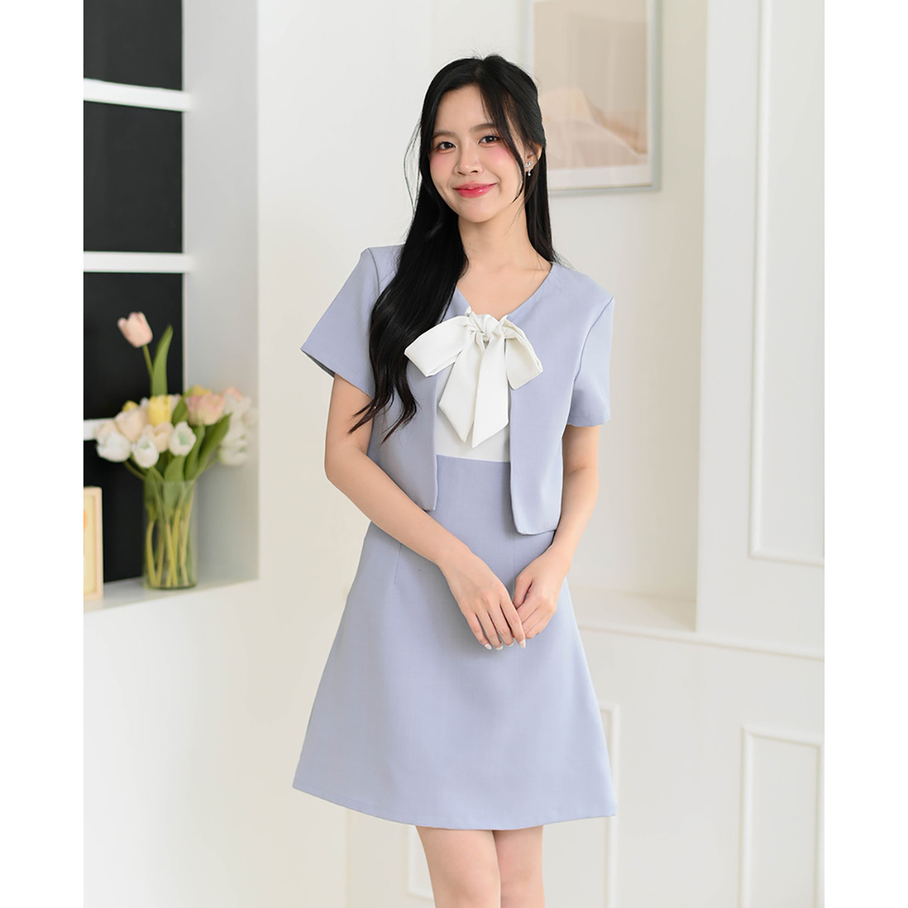 kudapy เดรสคอกลมแขนสั้น ตัดต่อสองชั้นเล่นสีทูโทนด้านในสีขาวออฟไวท์ แต่งโบว์น่ารัก