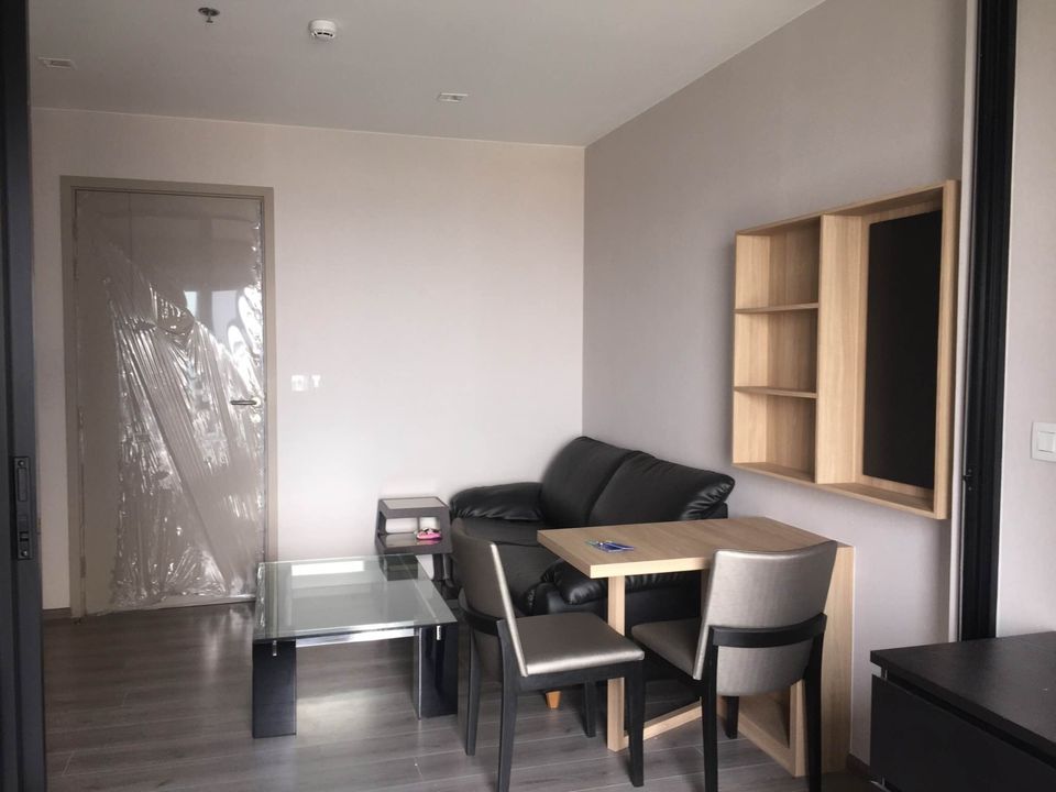 ปล่อยเช่า The Politan Rive (เดอะ โพลิแทน รีฟ) - โซนพื้นที่ MRT พระนั่งเกล้า 1ห้องนอน 1ห้องน้ำ 1ห้องนั่งเล่น - ขนาดห้อง 31 ตรม. ชั้น 52 - ให้เช่า 10,000 ต่อเดือน