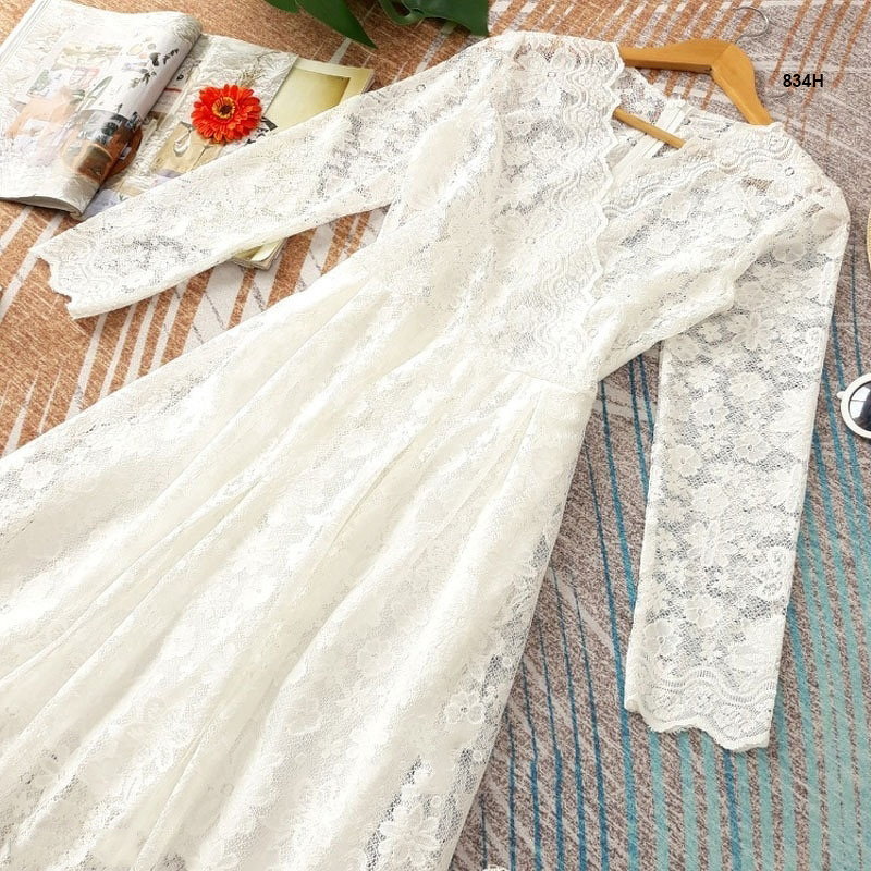 kudapy เดรสยาวสีเทา/สีขาว/สีโอรส/สีแดงเลือดหมู ลูกไม้แขนศอก คอวีป้ายหน้า (ช่วงบนไม่มีซับใน)งานลูกไม้ลายสวยหรู เย็บบุซับในช่วงกระโปรงอย่างดี