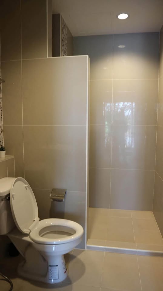 ให้เช่าคอนโด Ploen Ploen Condo Rangsit-Workpoint 1-2 (เพลิน เพลิน คอนโดมิเนียม รังสิต - เวิร์คพอยท์ 1-2) โซนพื้นที่ รังสิต ห้องแบบ 1ห้องนอน / 1ห้องน้ำ