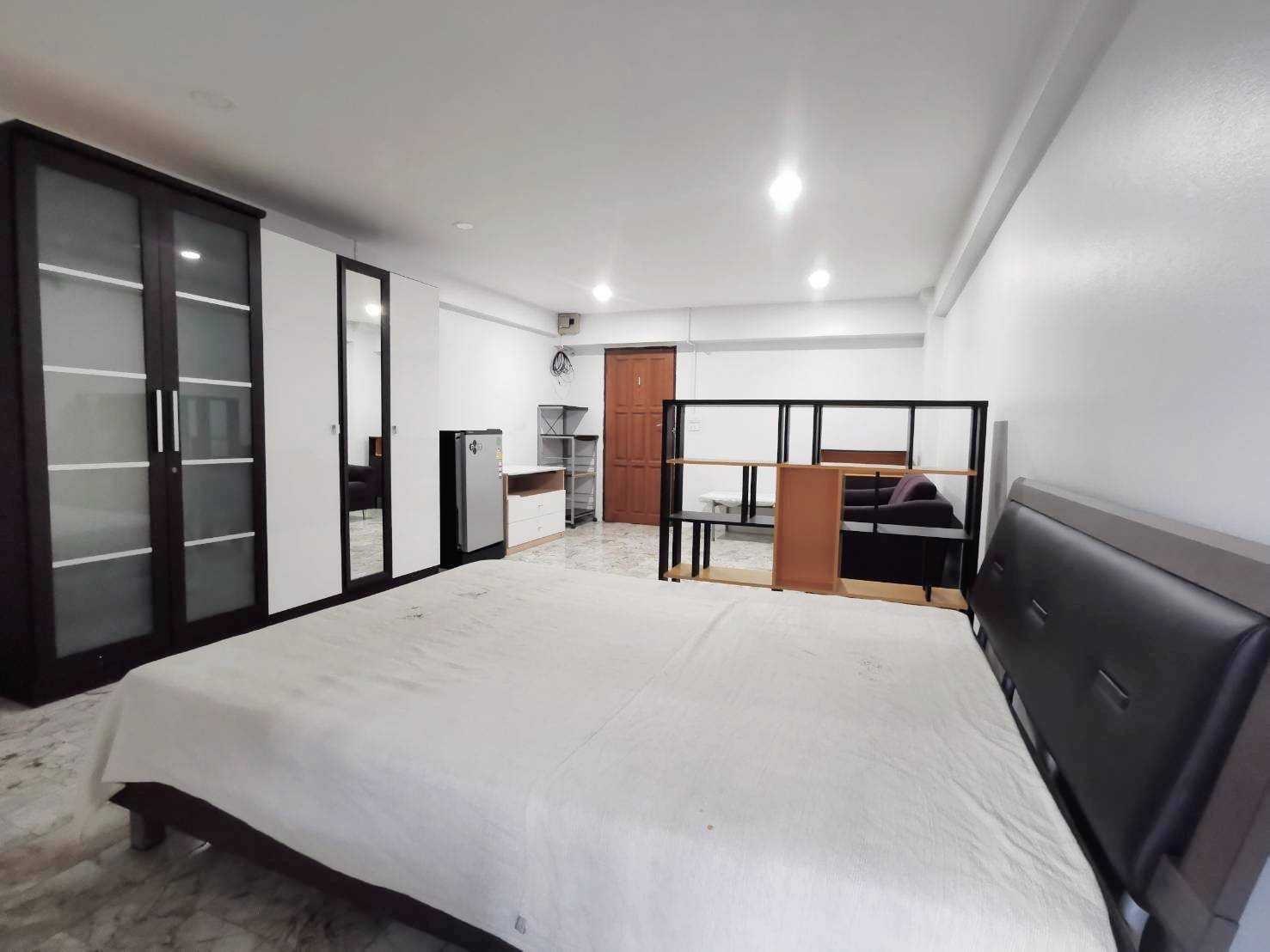 คอนโด Grand Park Town (แกรนด์ พาร์ค ทาวน์) Low Rise โซนพื้นที่ ซอยสหการประมูล MRT ศูนย์วัฒธรรม ห้วยขวาง 2.5 km ให้เช่าห้องแบบ Studio 1ห้องน้ำ 1ครัวปิด ขนาดห้อง 32 ตรม. ชั้น 5
