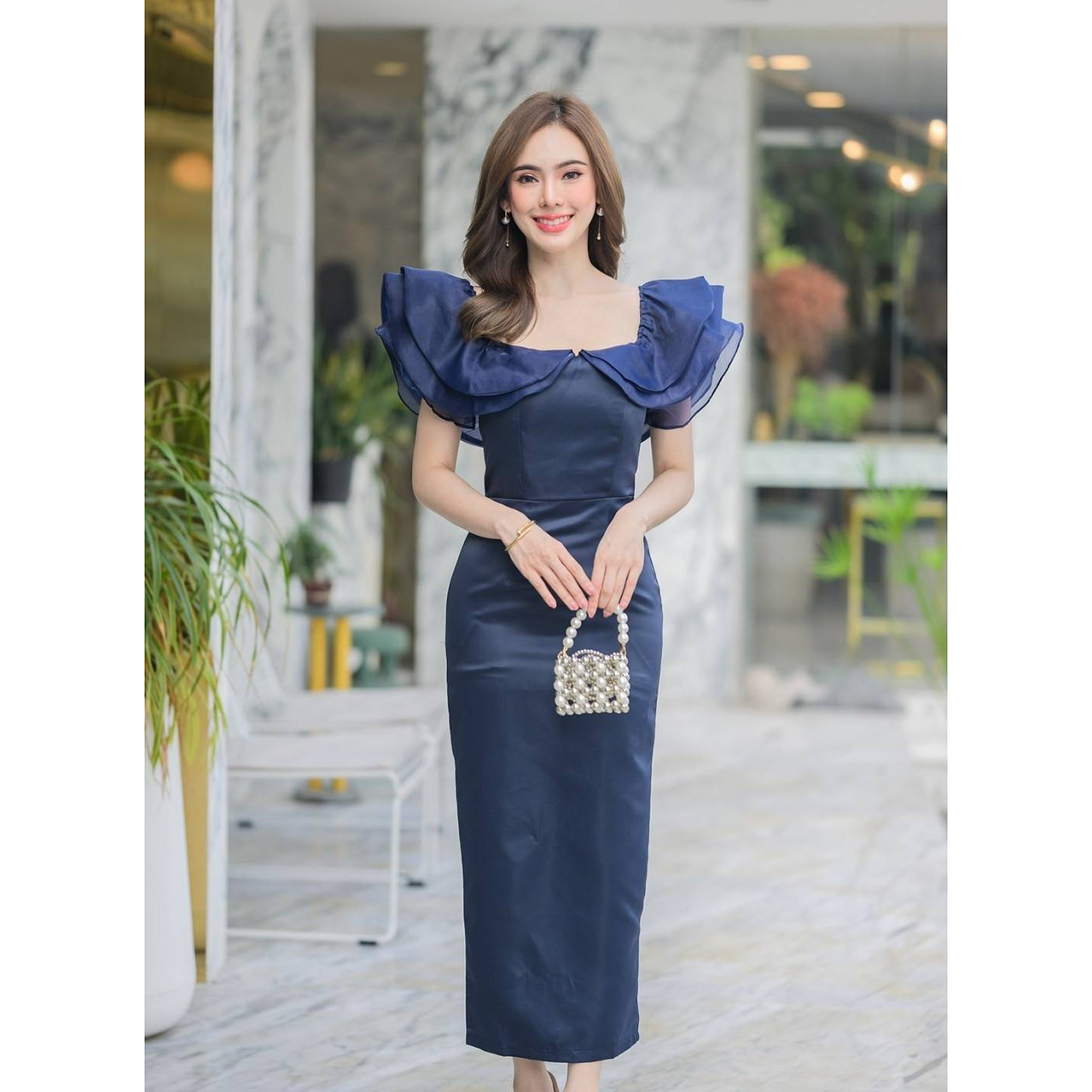 kudapy maxi เดรสยาวสีแดง/สีกรม ผ้าซาตินเกรดหนา ใส่เปิดไหล่คลุมไหล่ ใส่ออกงาน