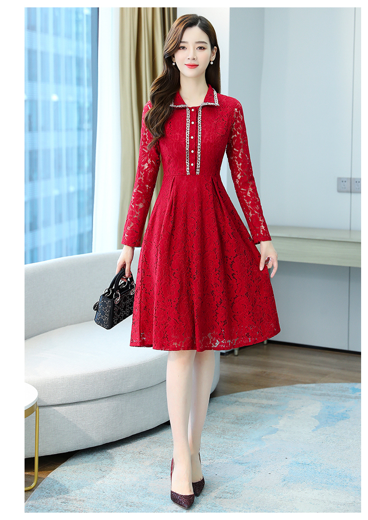 kudapy ชุดเดรสสั้นสีไวน์แดง ผ้าลูกไม้เนื้อดี ยืดหยุ่นได้ แขนยาว คอปก กระดุมผ่าหน้าอก กระโปรงทรงเอ มีซิบด้านข้างลำตัว มีซับใน