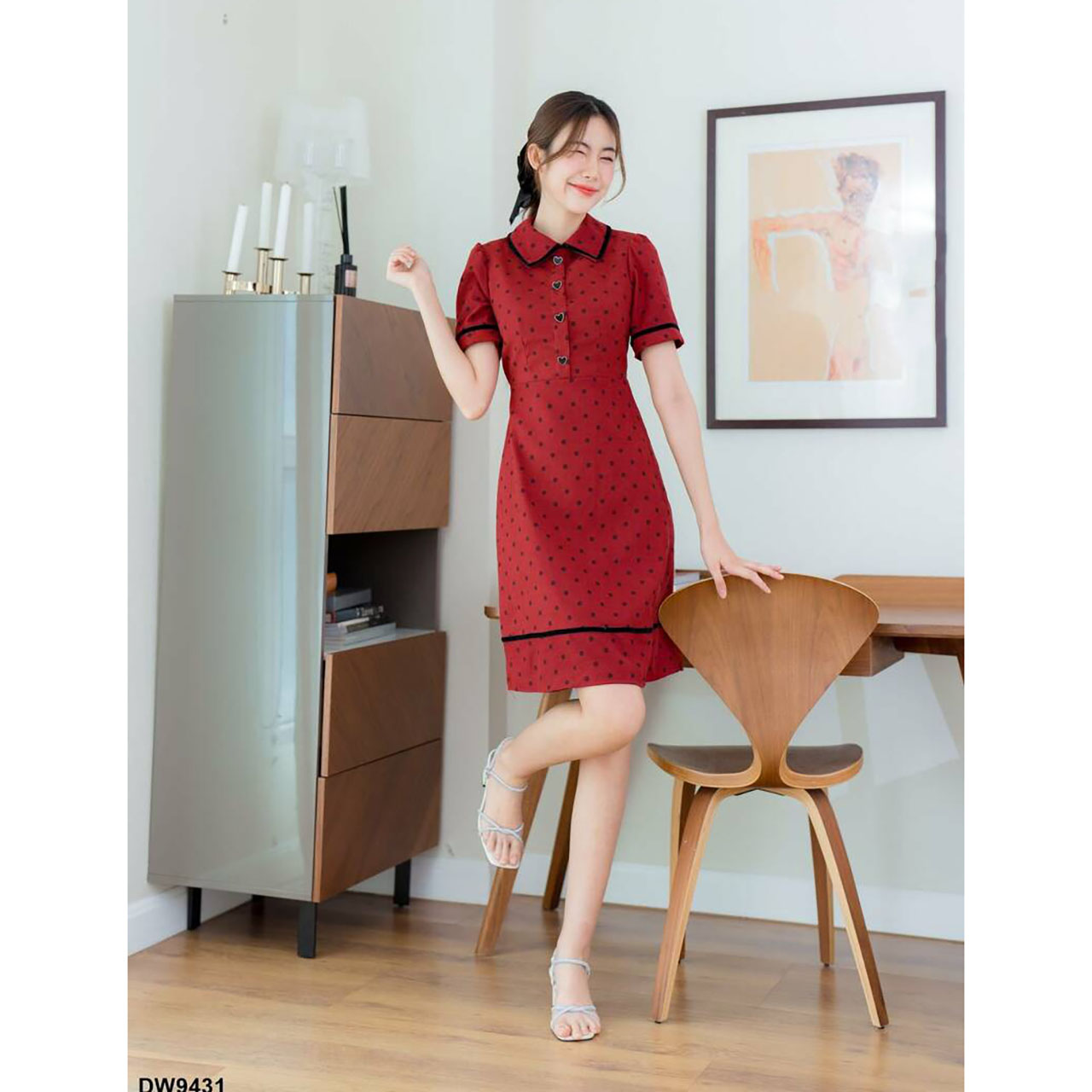 kudapy เดรสสั้นสีเทา/สีแดง/สีน้ำตาล ทรงบานผ้าลูกฟูกตัดขอบดำ