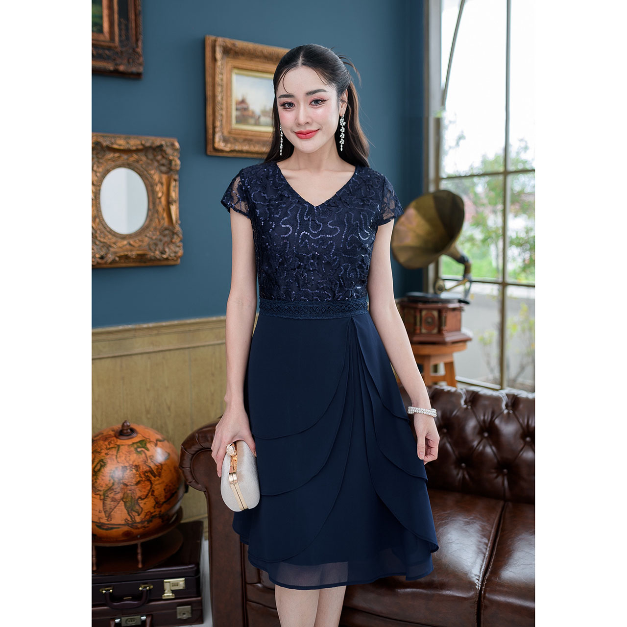 kudapy เดรสสั้นสีโรสโกลด์/สีกรม กระโปรงเลเยอร์สามชั้น กระโปรงผ้าชีฟอง เอวตกแต่งอะไหล่ลูกไม้เป็นเข็มขัดดีเทลสวย