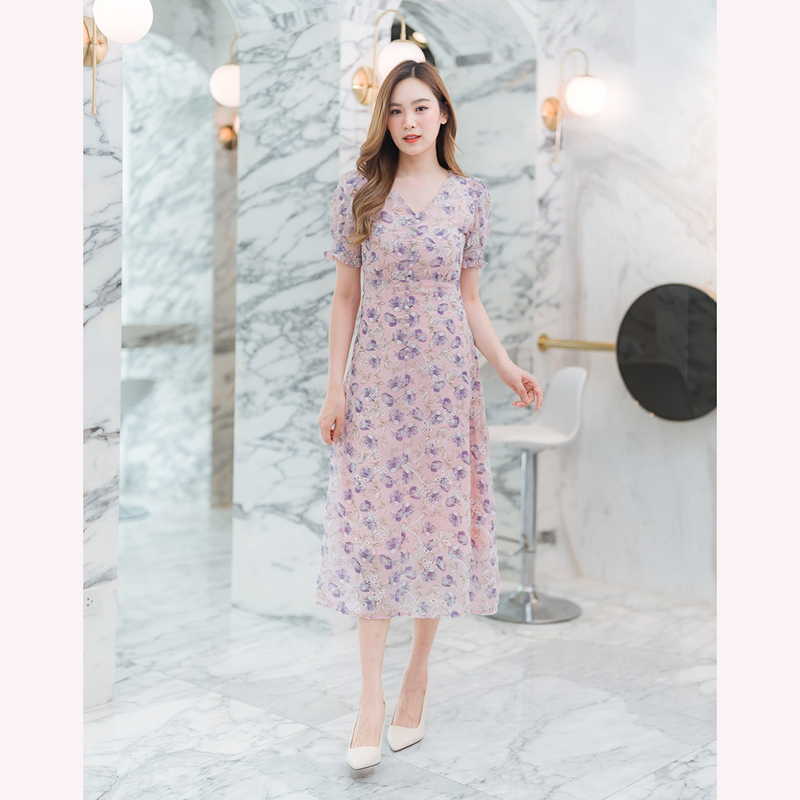 kudapy เดรสยาวสีชมพู/สีฟ้า/สีขาว ลายดอกผ้าปักสวยใส่สบายดูดีน่ารักมากๆ