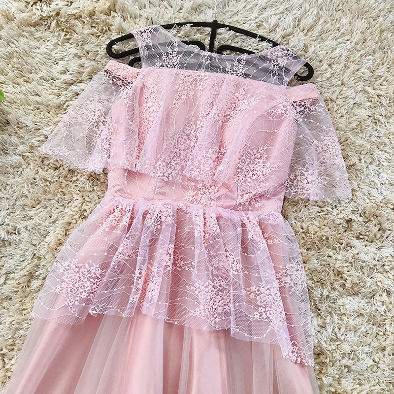 kudapy ชุดเดรสออกงานสีชมพูโอรส ตัวเสื้อผ้าลูกไม้ เปิดไหล่ ปิดต้นแขน