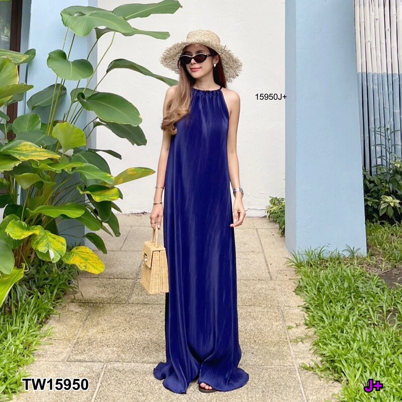 kudapy ดรสยาวสายเดี่ยวสีชมพู ฟ้า กรมท่า ( ปรับสายได้ ) เนื้อผ้าอัดพลีท ยาวมากและขยายได้ใหญ่มากแม่ เหมาะกับสาวๆทุกไซส์เลยจ้า