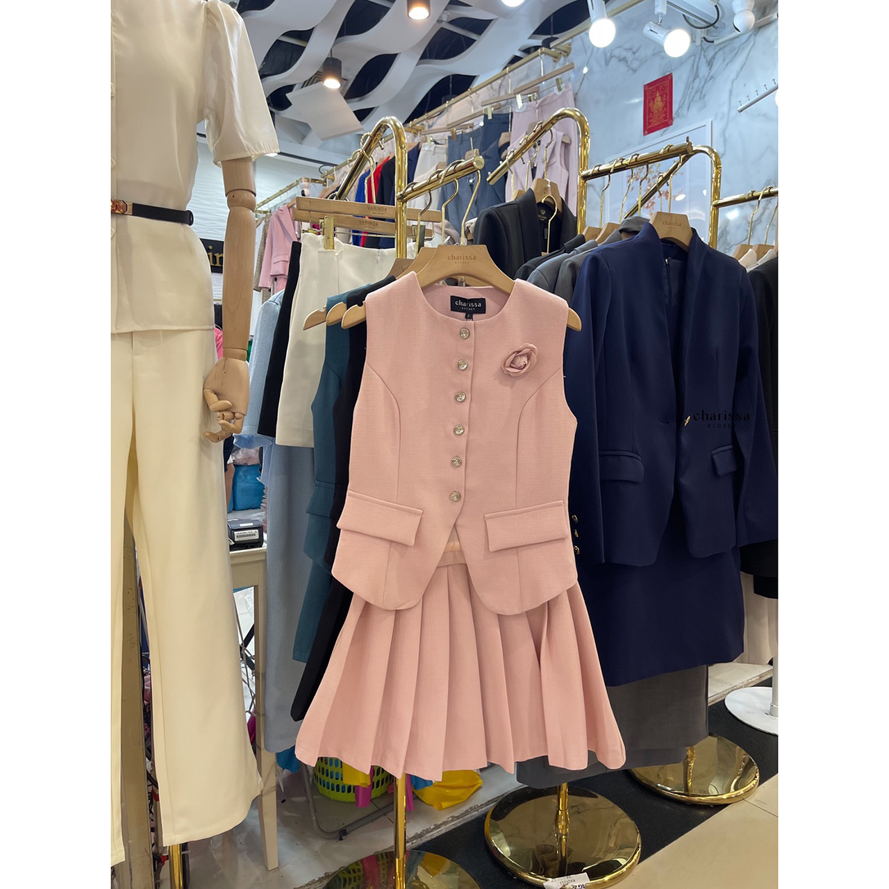 kudapy ชุดเซ็ทสีดำ/สีเทา/สีขียว/สีชมพู เสื้อแขนกุด+กระโปรง set เสื้อแขนกุด แต่งกระดุมจริงด้านหน้า