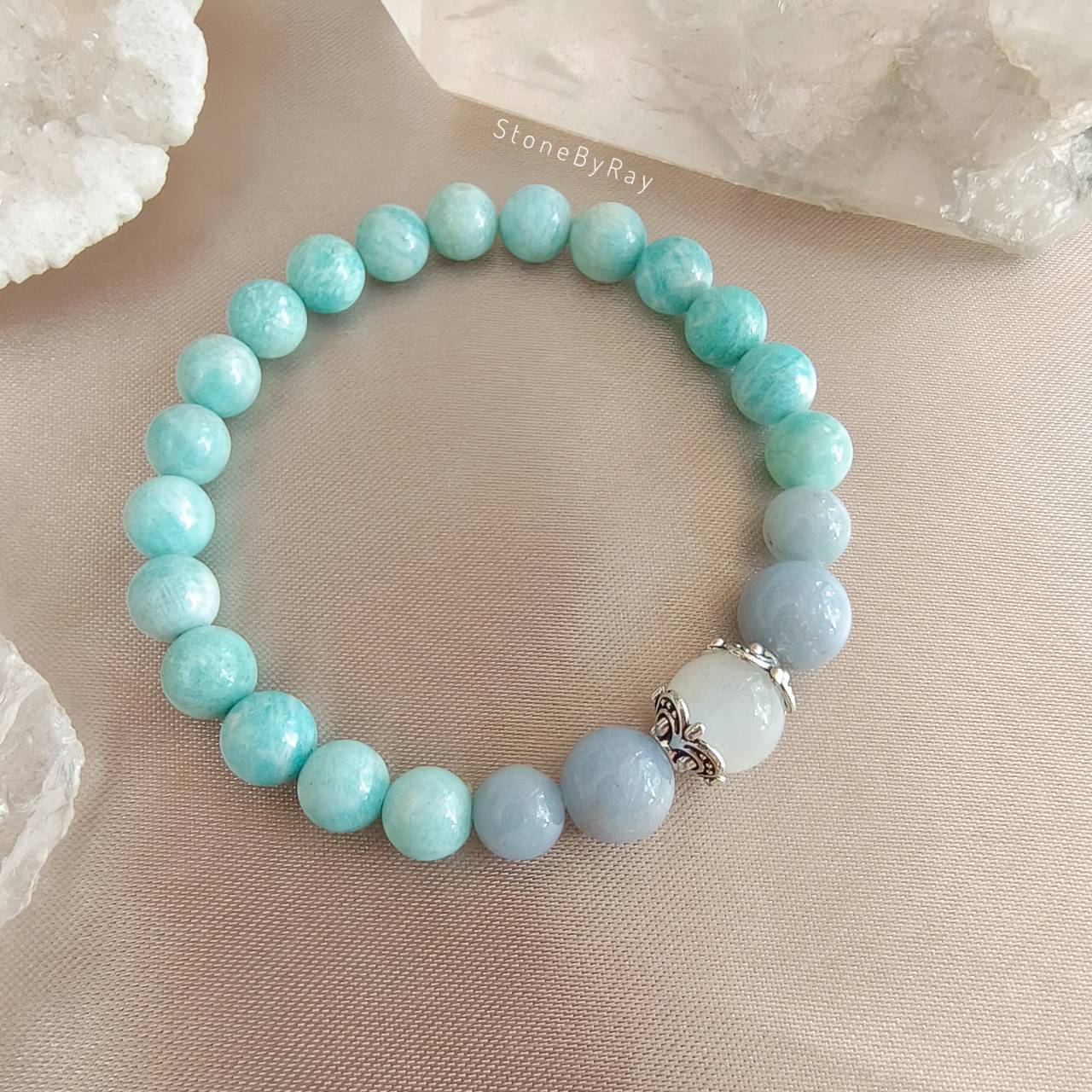 สร้อยข้อมือหินอมาโซไนท์กับแองเจิลไลท์และมูนสโตน