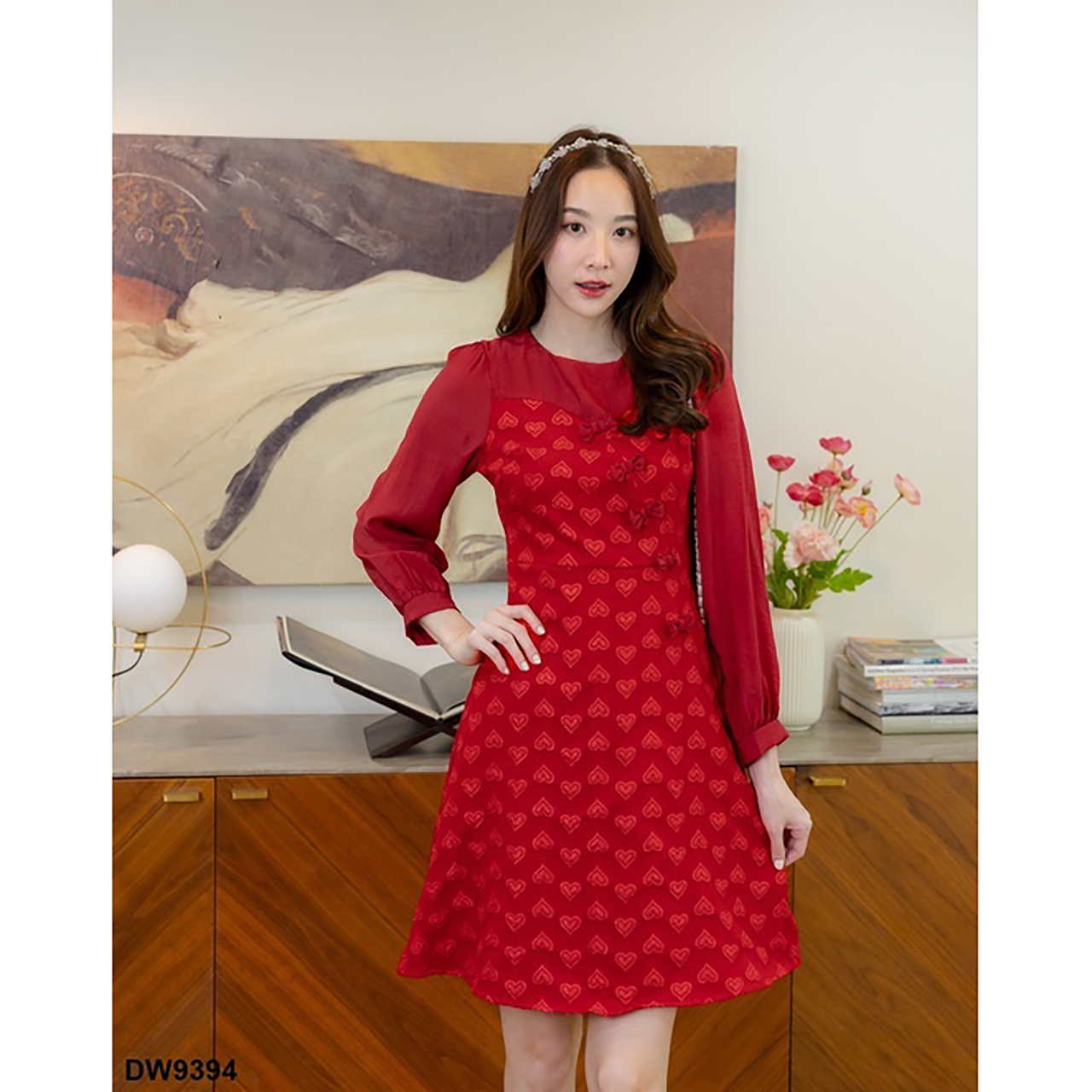 kudapy เดรสสั้นสีชมพู/สีแดง/สีขาว แขนยาวแต่งโบว์ที่อก