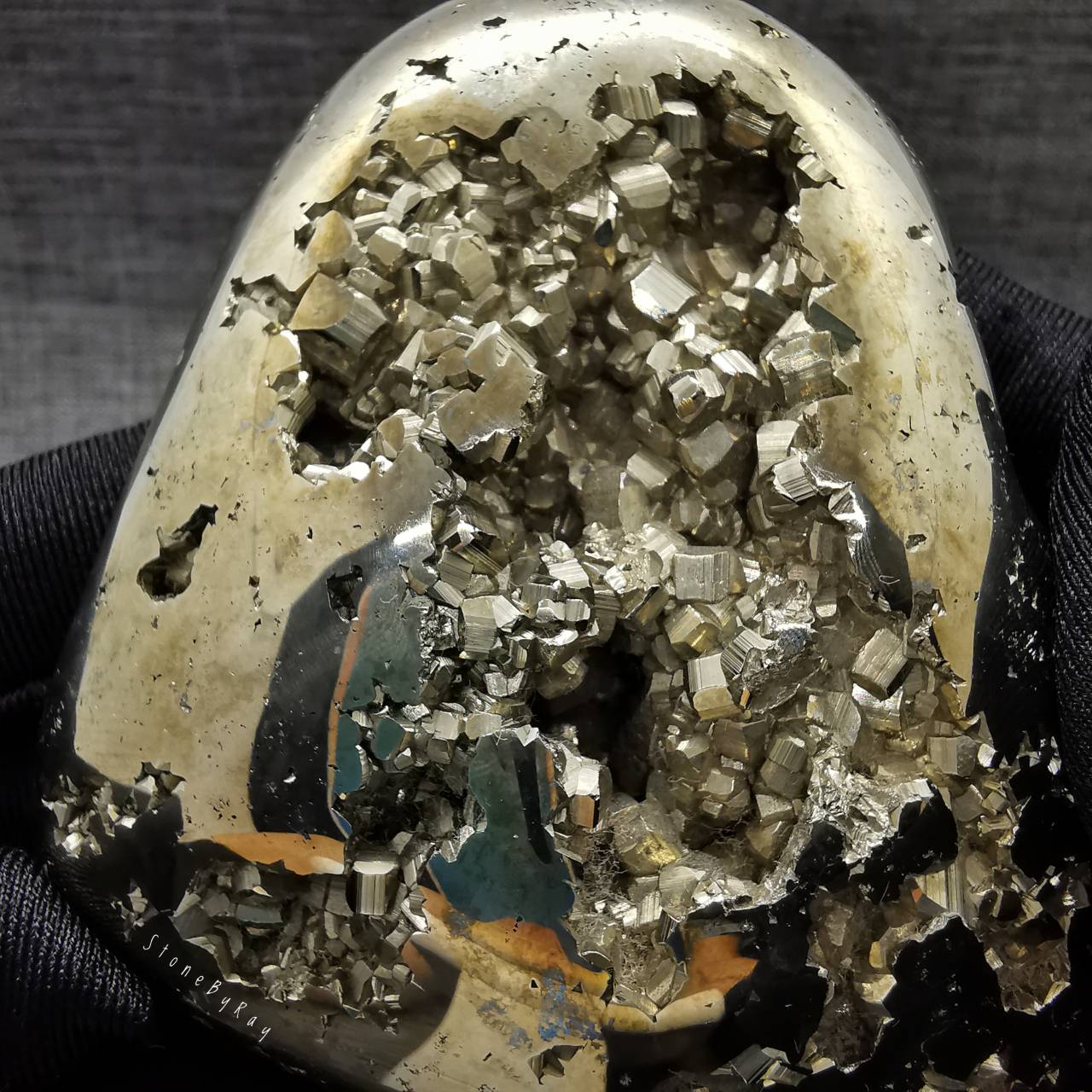 ไพไรต์เปรูเจียรรูปหัวใจ Pyrite