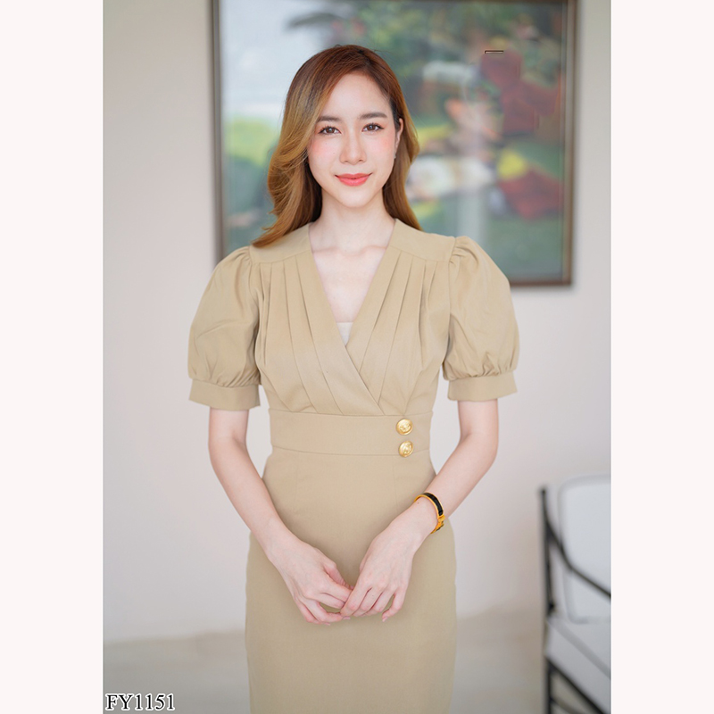 kudapy เดรสสั้นสีน้ำตาล คอวี จีบอกเอวแต่งกระดุมหน้าสวยดูดี