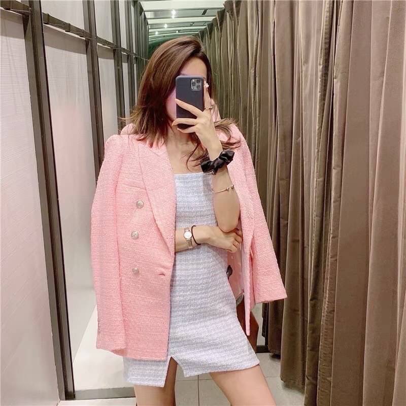 kudapy เสื้อสูทสีชมพู ผ้าพรีเมี่ยมทวิตสีสวย เป็นผ้าสั่งตัดอย่างดี ทรงสวย over size กระดุมทอง มีซับในทั้งตัว กระเป๋าจริง