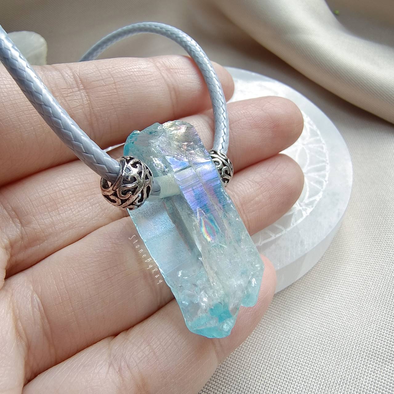 สร้อยคอเชือกจี้หินออร่าควอตซ์ผลึกธรรมชาติ Aura Quartz