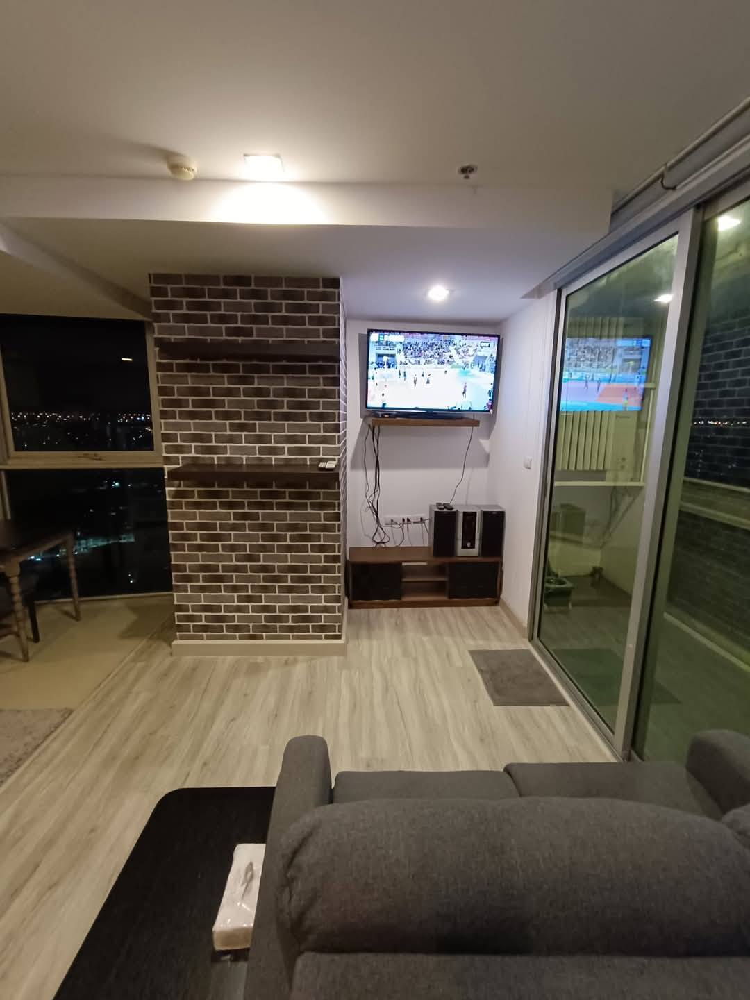 ปล่อยเช่า Haus 23 Ratchada - Ladprao (เฮ้าส์ 23 รัชดา - ลาดพร้าว) - โซนพื้นที่ MRT ลาดพร้าว 1ห้องนอน 1ห้องน้ำ - ขนาดห้อง 40 ตรม. ชั้น 24 - ให้เช่า 15,000 ต่อเดือน