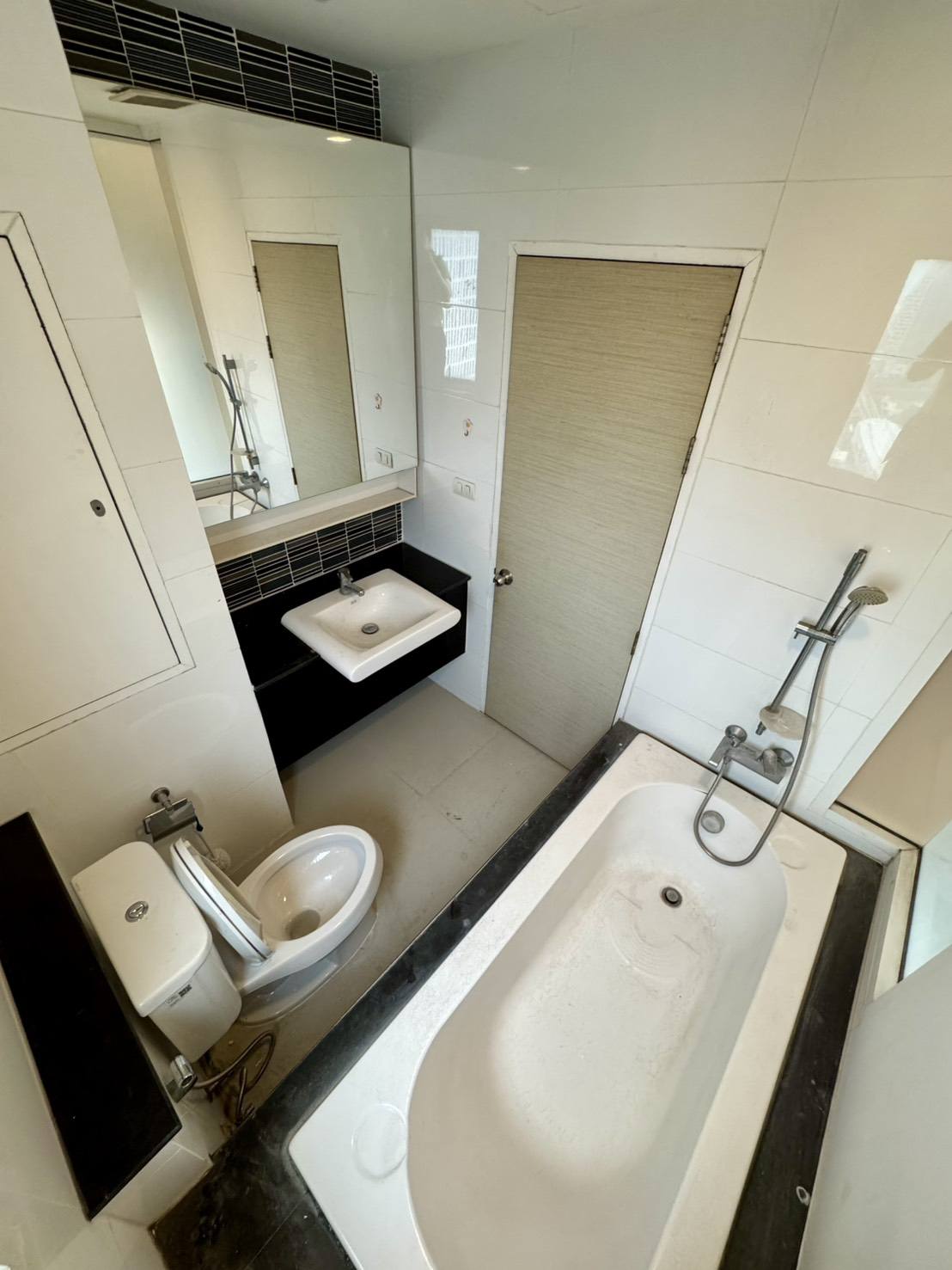 ให้เช่าห้องแบบ 2ห้องนอน 2ห้องน้ำ โซนพื้นที่ BTS บางนา คอนโด The Coast Condominium (เดอะ โคสต์ คอนโดมิเนียม) High Rise ขนาดห้อง 58 ตรม. ชั้น 28 ตึก A