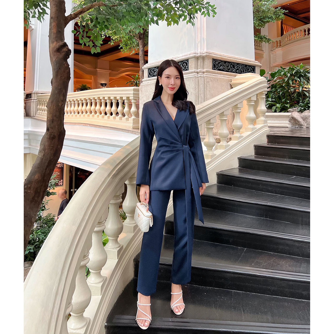 kudapy ชุดเซ็ทเสื้อสูททรงทันสมัย+กางเกง เสื้อแต่งจับจีบเพื่อให้ดูผอมเพรียม ด้านในเสื้อติดแป๊ก2 เม็ด